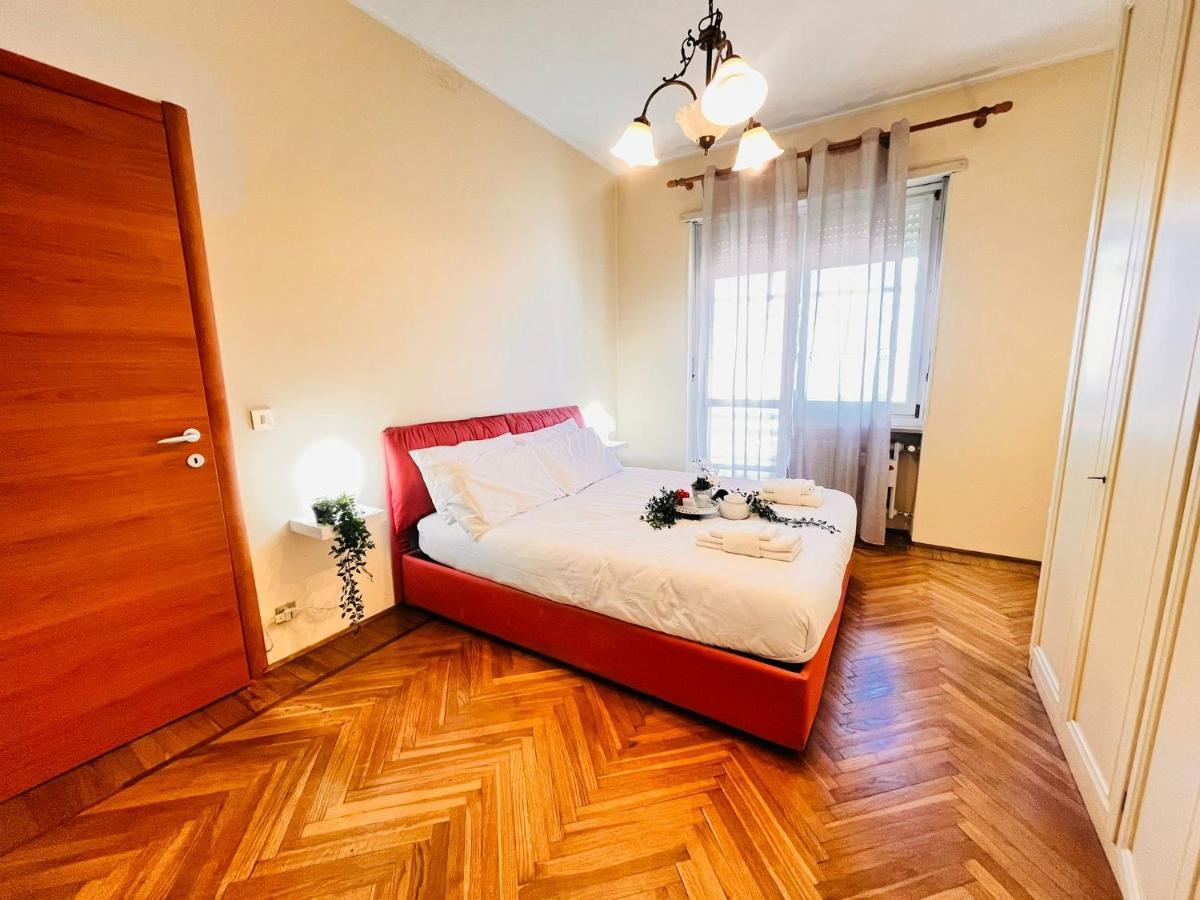 Sky Apartment A Due Passi Dalla Stazione Collegno Buitenkant foto